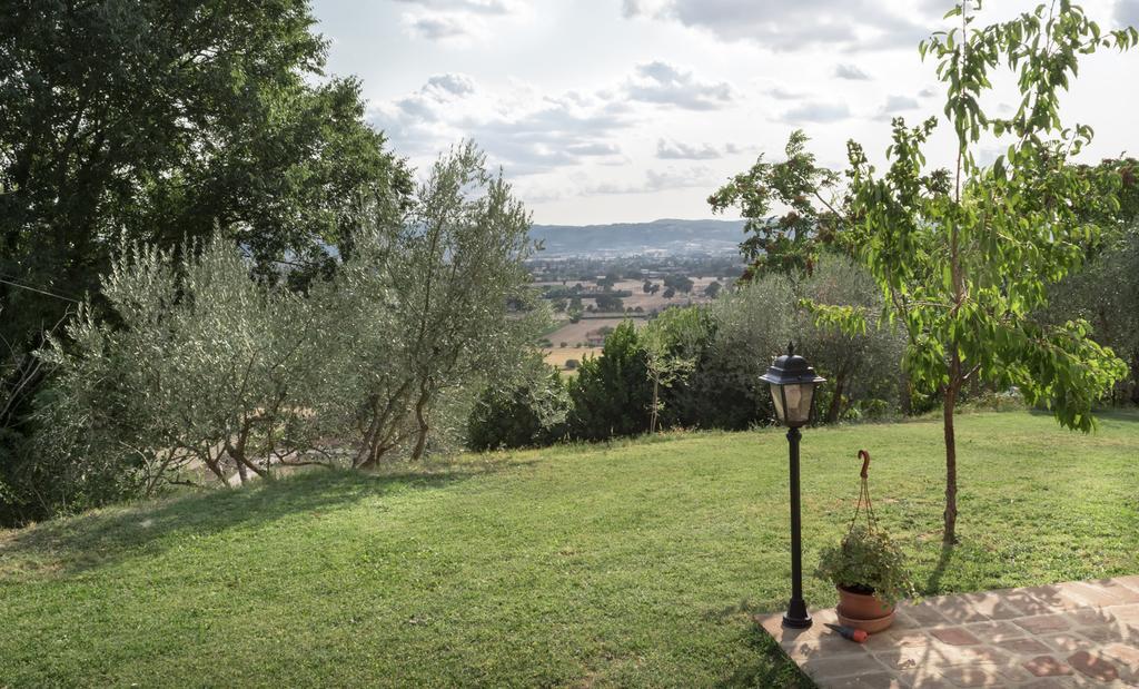 B&B Cantico Delle Creature Assisi Luaran gambar