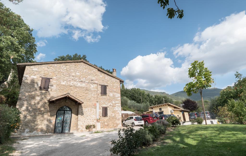 B&B Cantico Delle Creature Assisi Luaran gambar