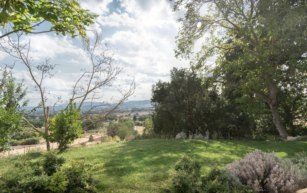 B&B Cantico Delle Creature Assisi Luaran gambar